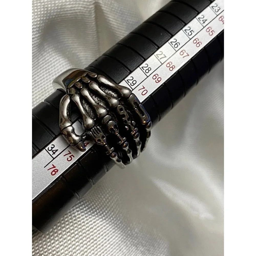 skeleton hand skull Ring sz‎ 14